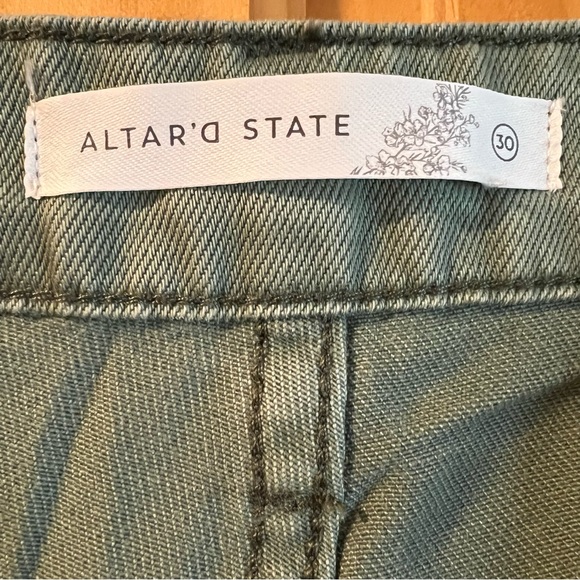 NWT Altar'd State Aubrielle Cropped Olive Green Distressed Jeans Sz 30 - Picture 7 of 9
